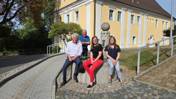 Neben Bürgermeister Robert Lindner (l.) und MdL Nicole Bäumler (3.v.l.) nahmen auch Marktgemeinderat und Bürgermeister a.D. Günter Stich, Markträtin Sabine Müller sowie Marktrat Markus Staschewski (nicht im Bild) an dem Gespräch teil.